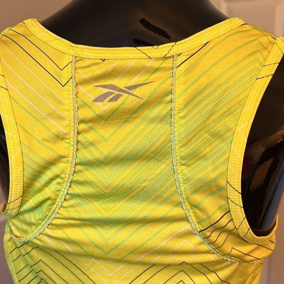 Reebok play dry size small yellow running tank top - Picture 4 of 5
